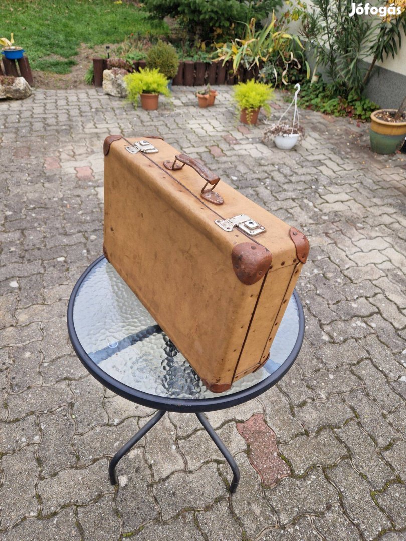 Régi bőrönd eladó 533614cm