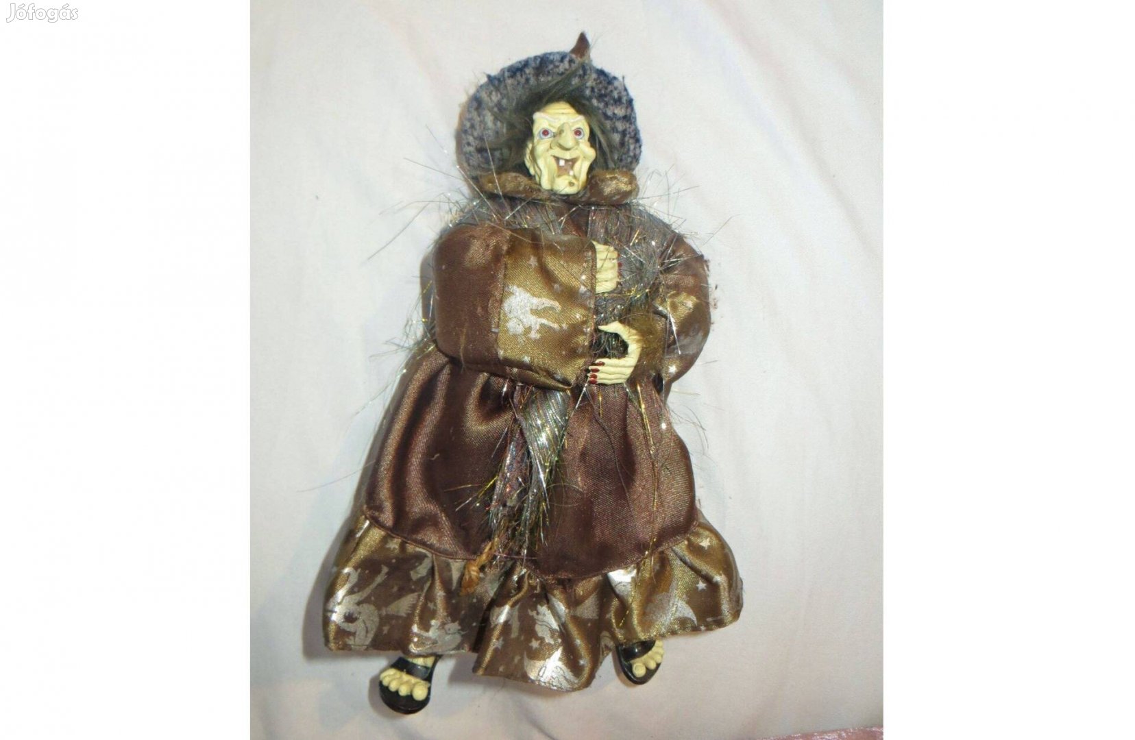 Régi boszorkány 29 cm magas barna szatén ruha