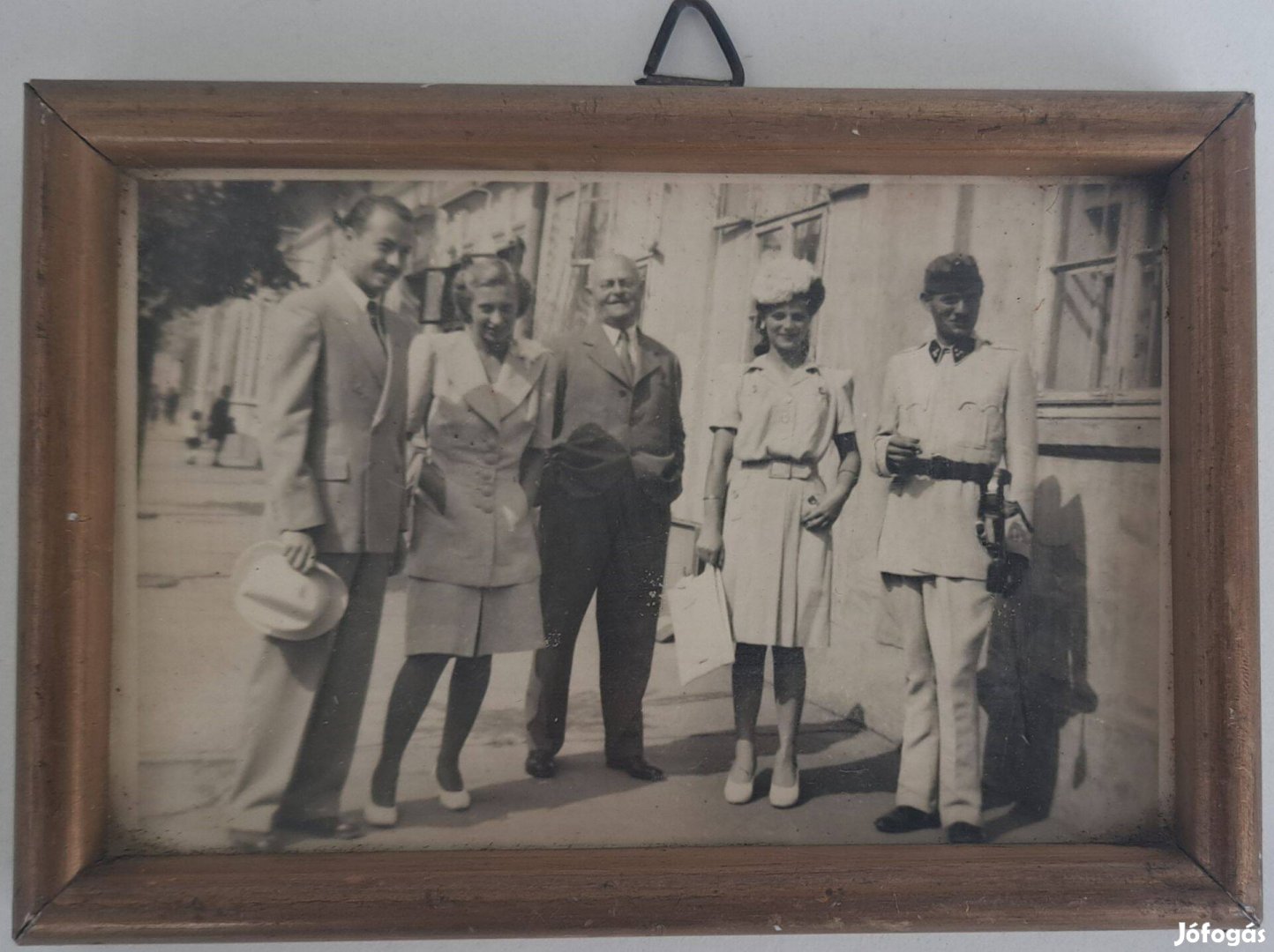 Régi családi fotó.Rajta Horthy katonai ruha?