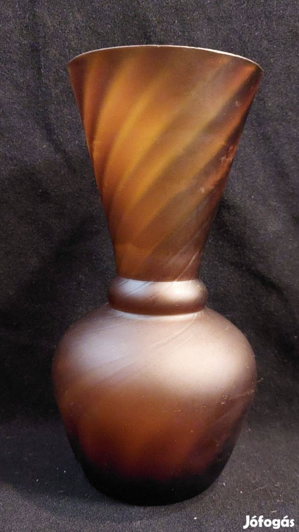 Régi csavart üveg váza