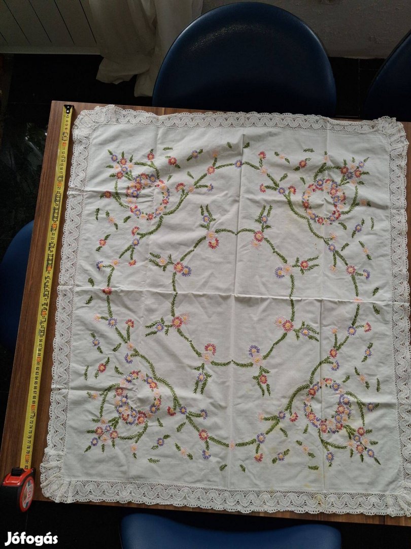 Régi csipke és keresztöltéses terítök