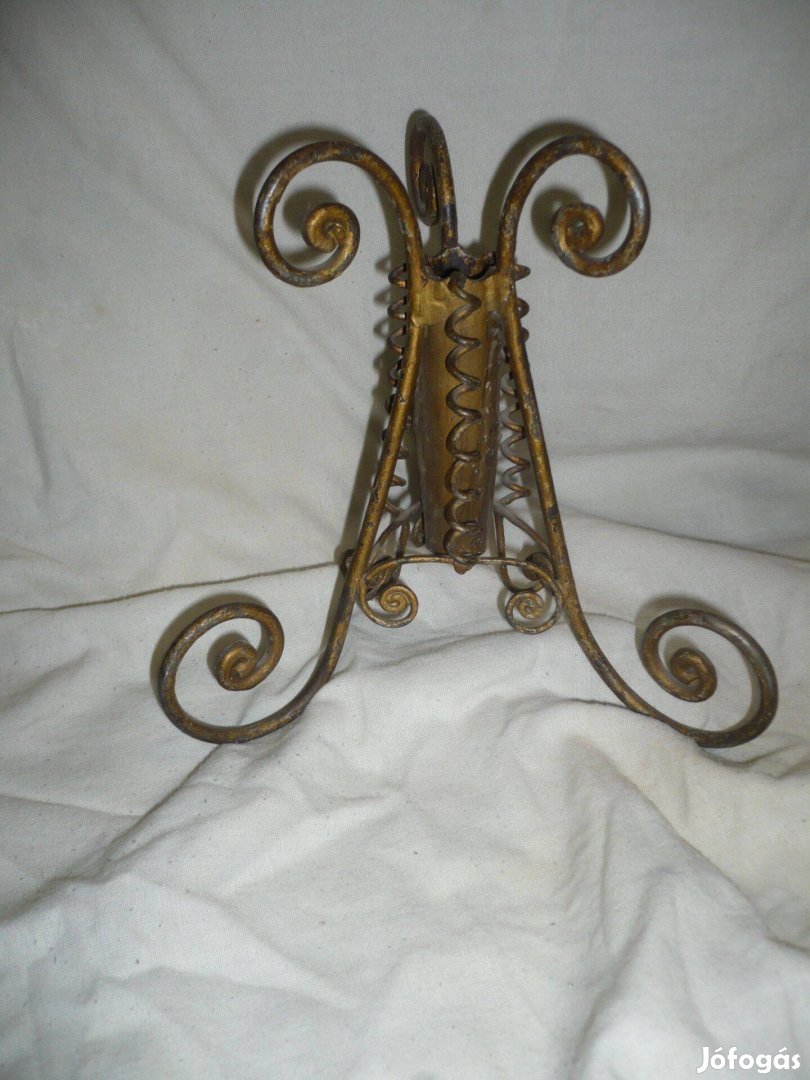 Régi díszes vas gyertyatartó
