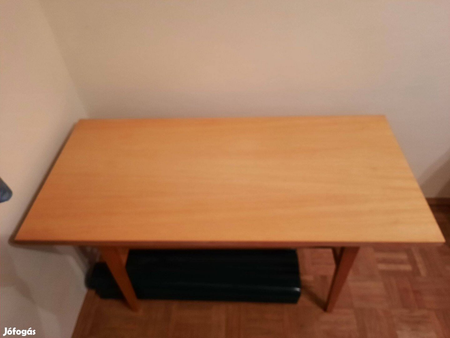Régi dohányzóasztal