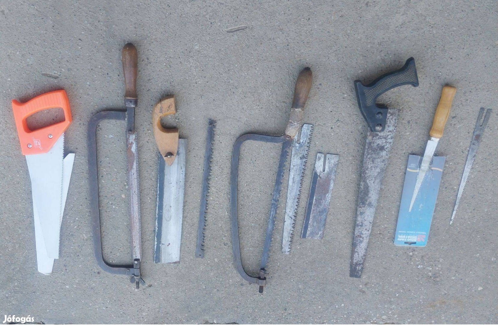 Régi fa és fém fűrészek