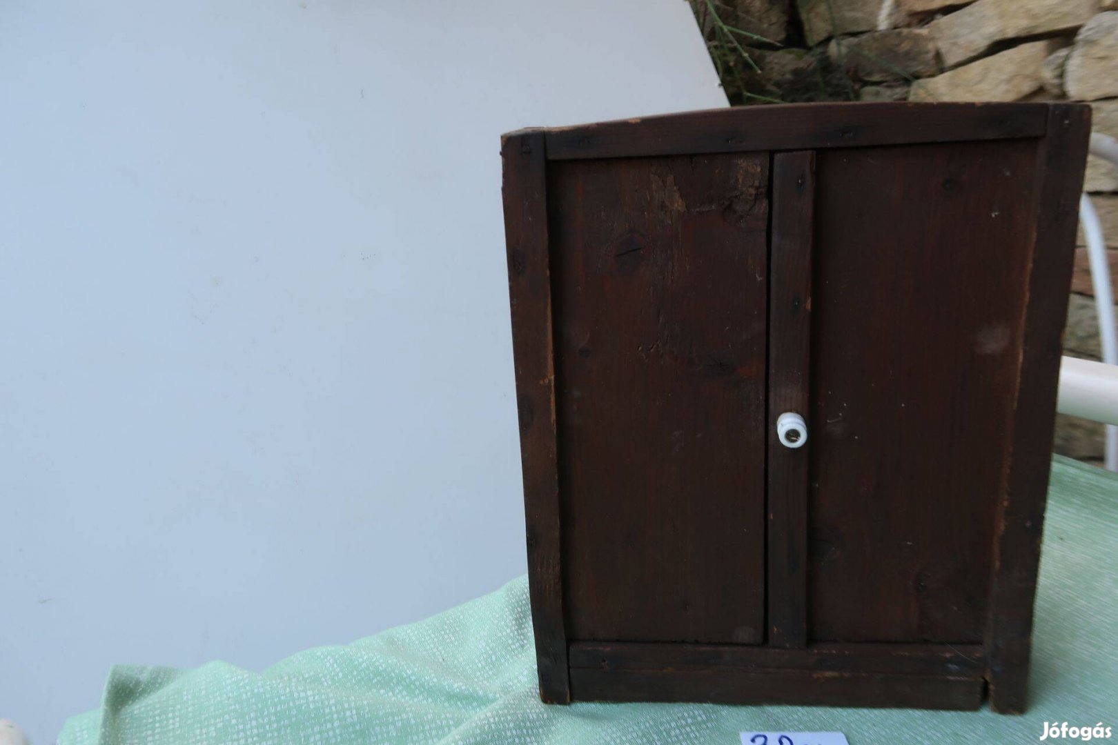 Régi fa gyerekjáték kétajtós szekrény 30 cm-es