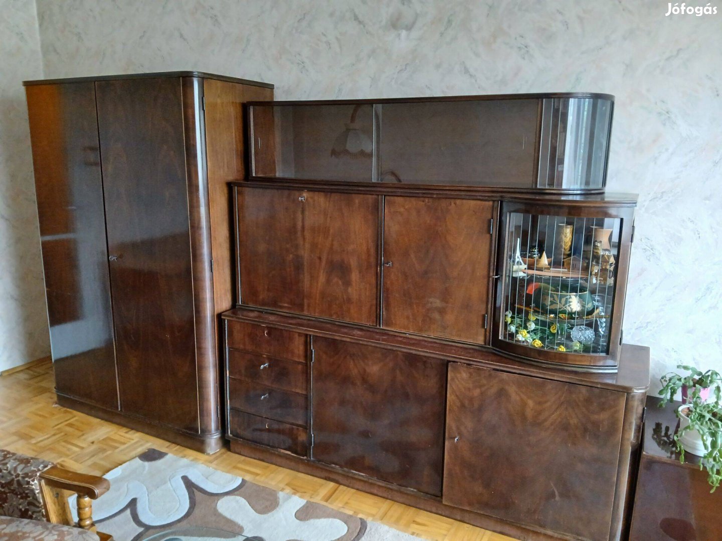 Régi fa vitrines, akasztós szekrény