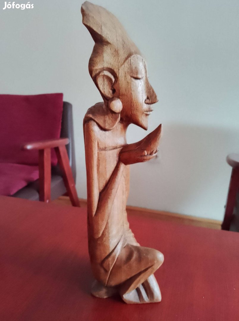 Régi faragott fa szobor