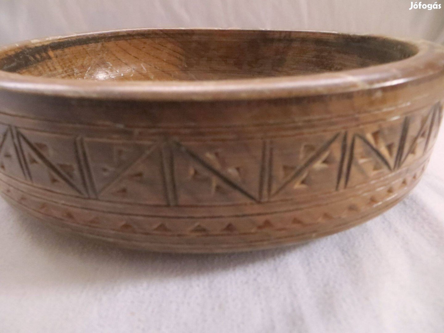 Régi faragott fatál kínálótál kézműves technikával készült