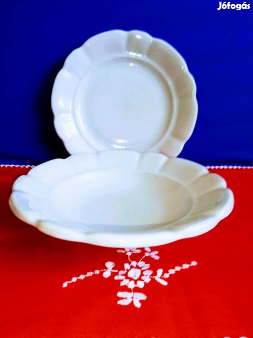 Régi fehér hullámos peremű tányérok!