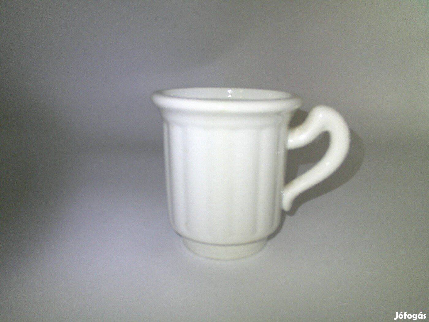 Régi fehér porcelán szűrő, tea- vagy kávészűrő