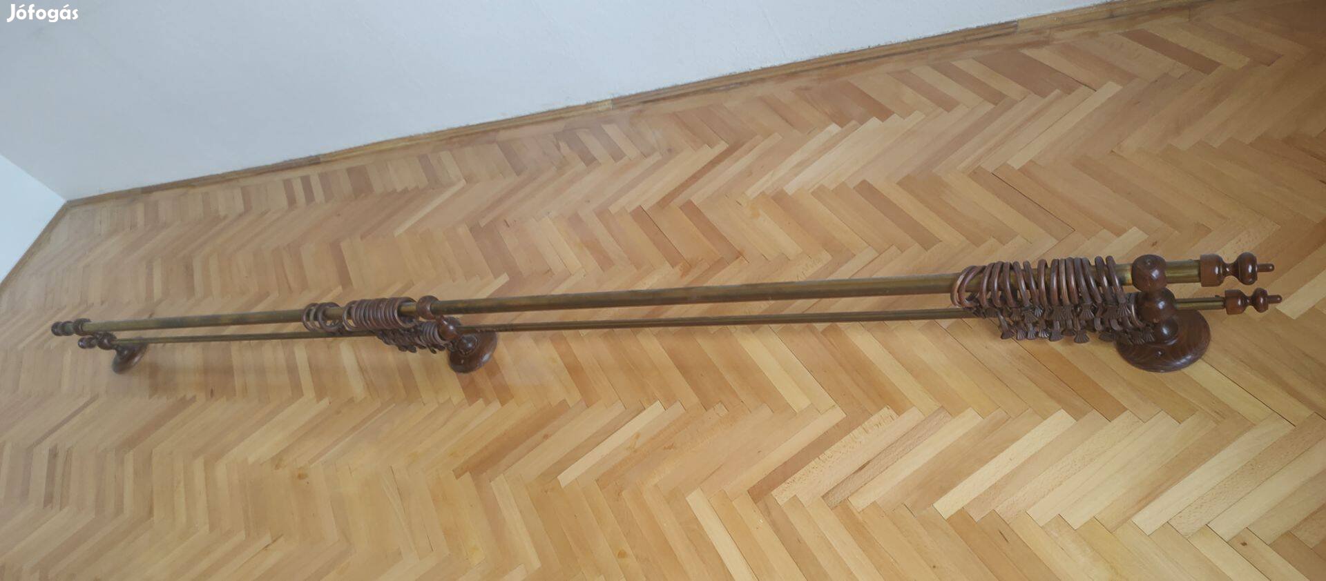Régi fém karnis