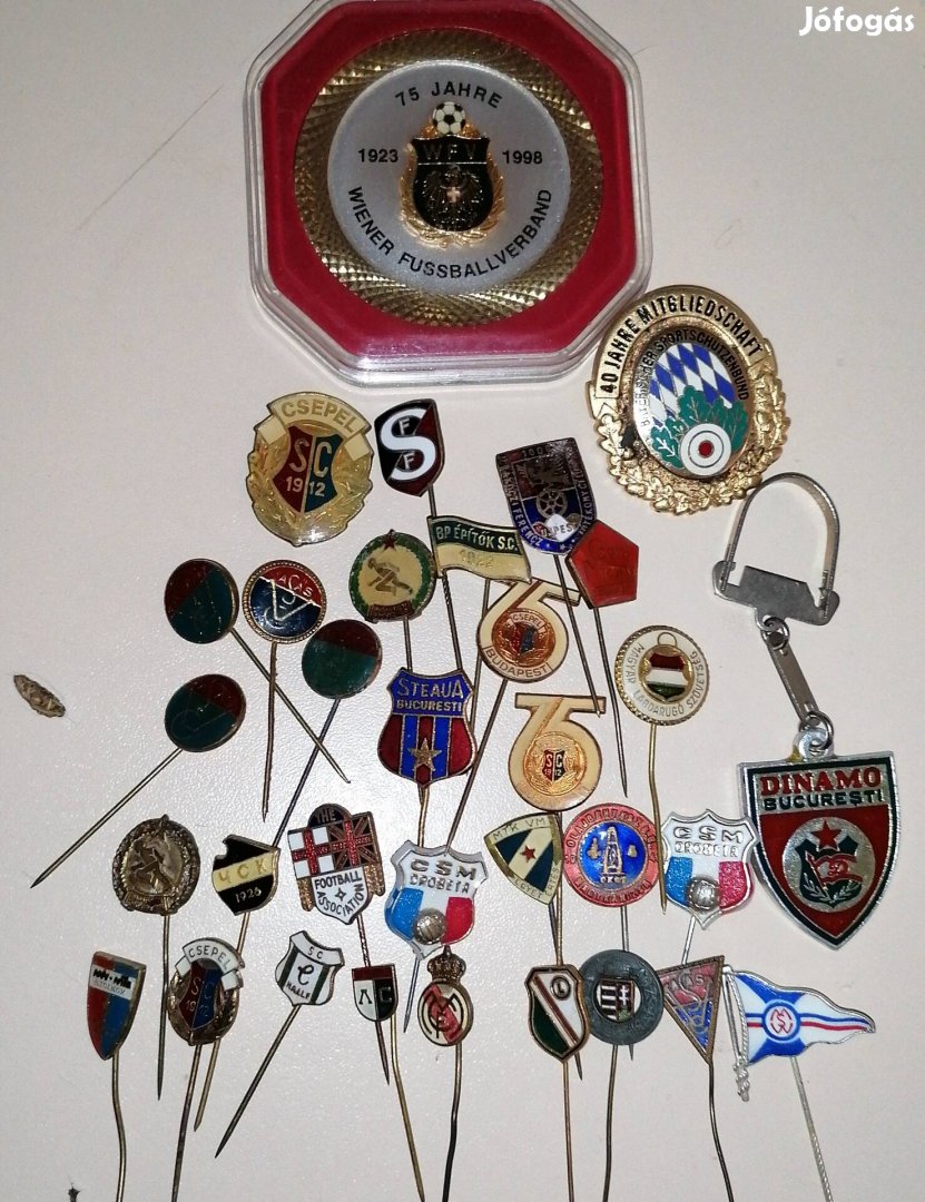 Régi focis jelvény csomag
