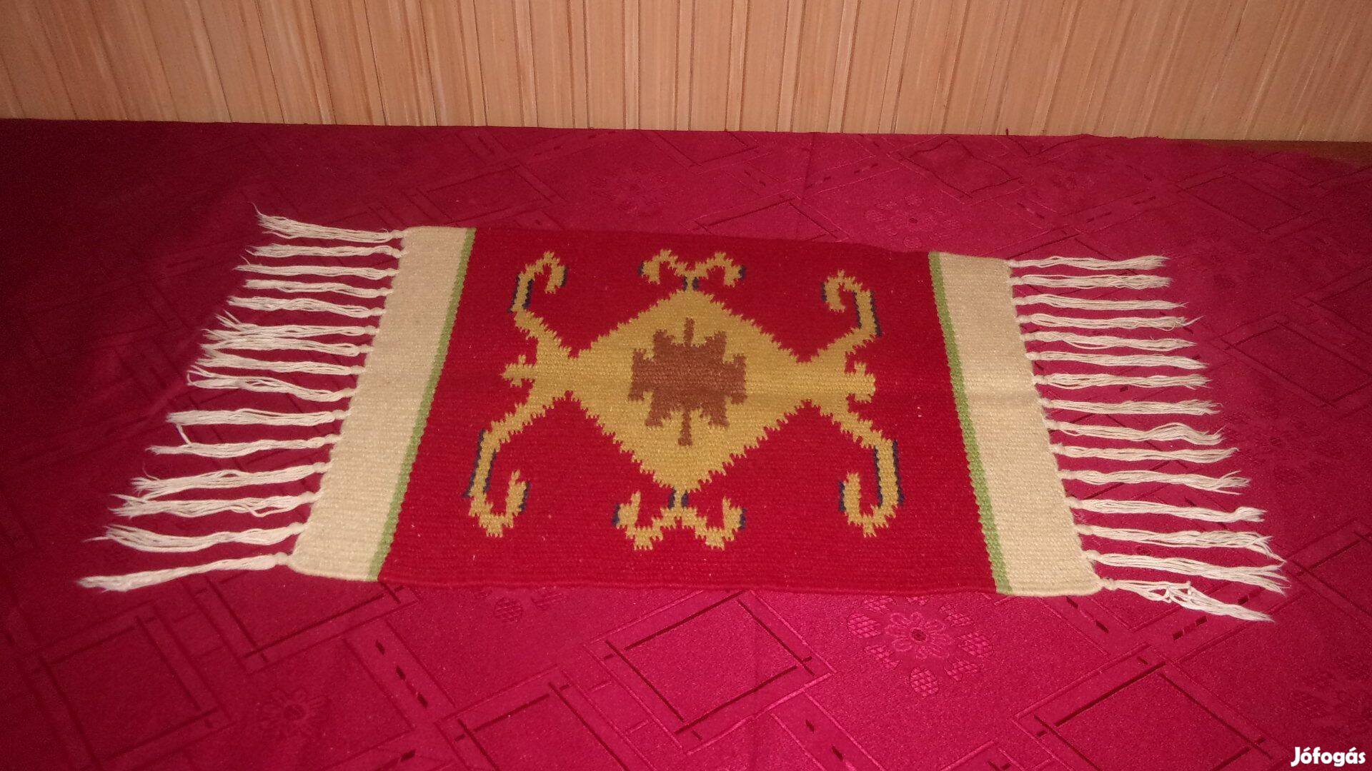 Régi hibátlan mini szőnyeg