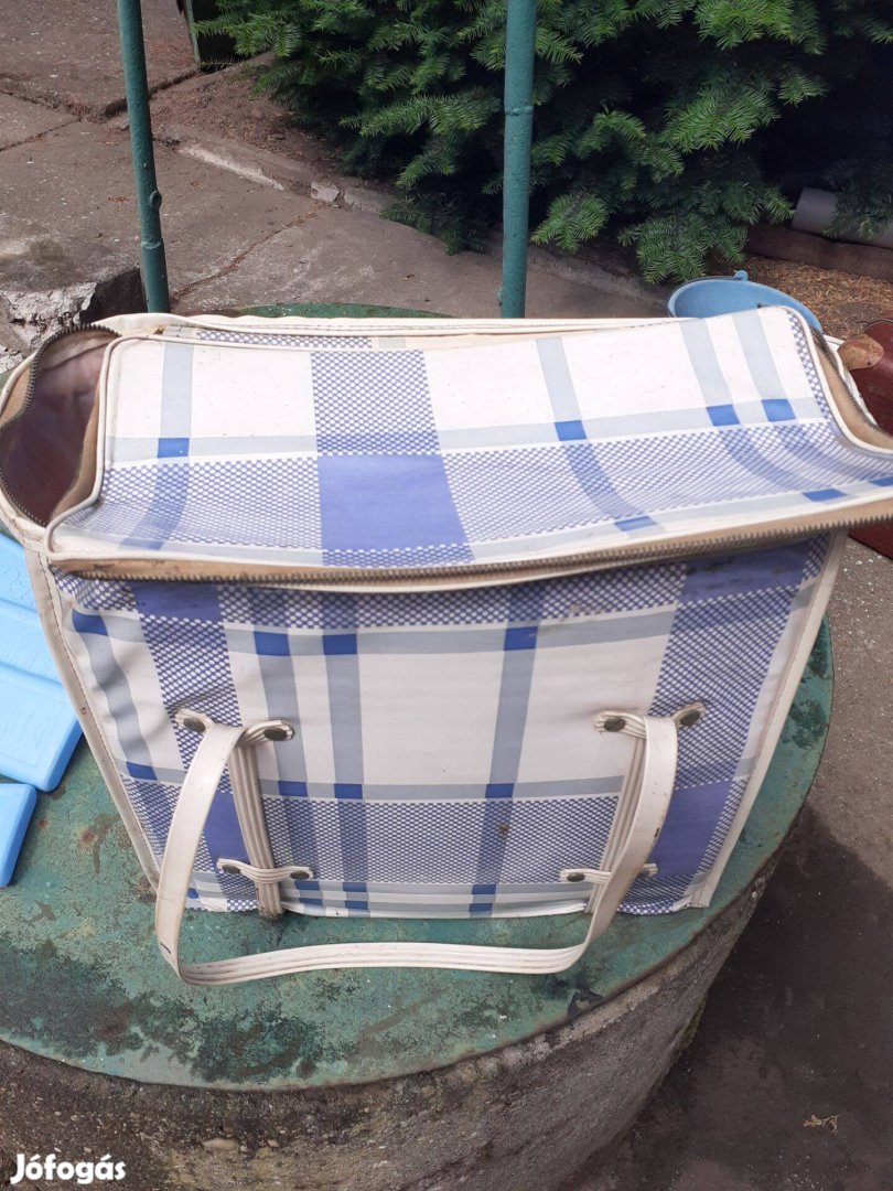 Régi hűtőtáska bélelt és cippzáros