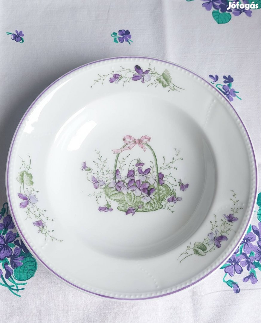 Régi ibolya mintás porcelán falitányér 