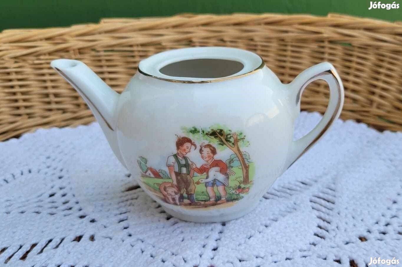 Régi játék mesemintás porcelán kis kanna