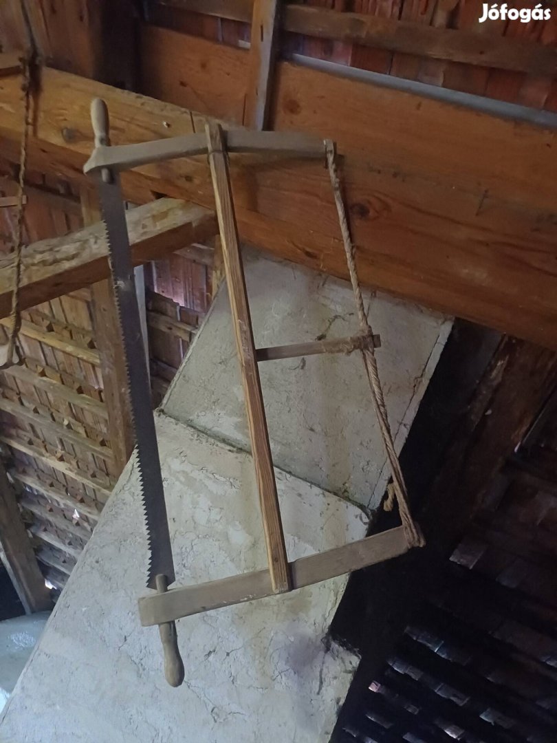 Régi keretes fűrész.