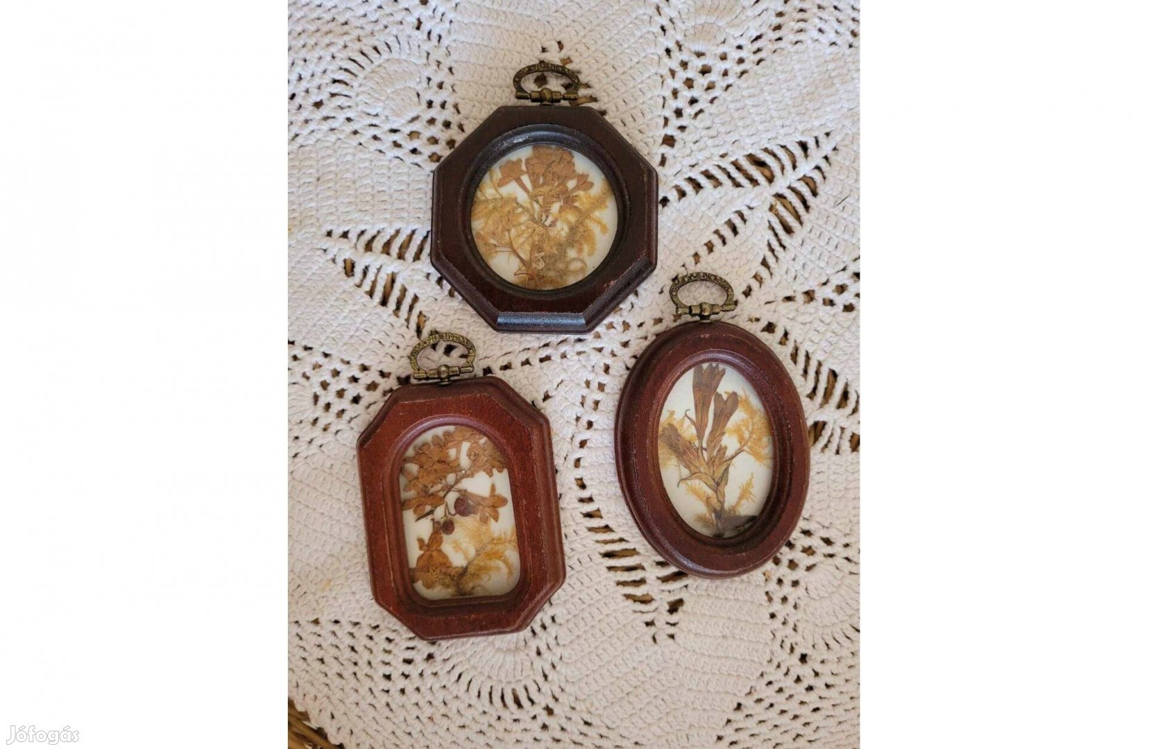 Régi kis fakeretes képtartó réz akasztóval 3 db