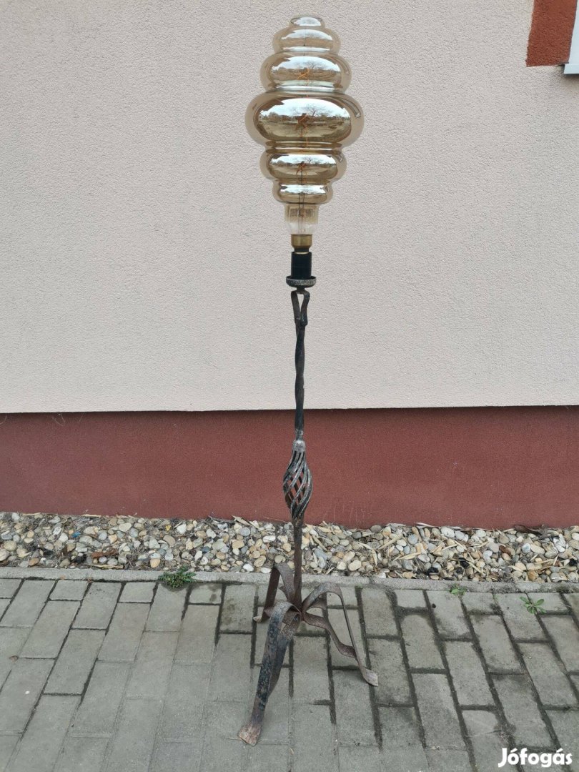 Régi kovácsoltvas állolámpa