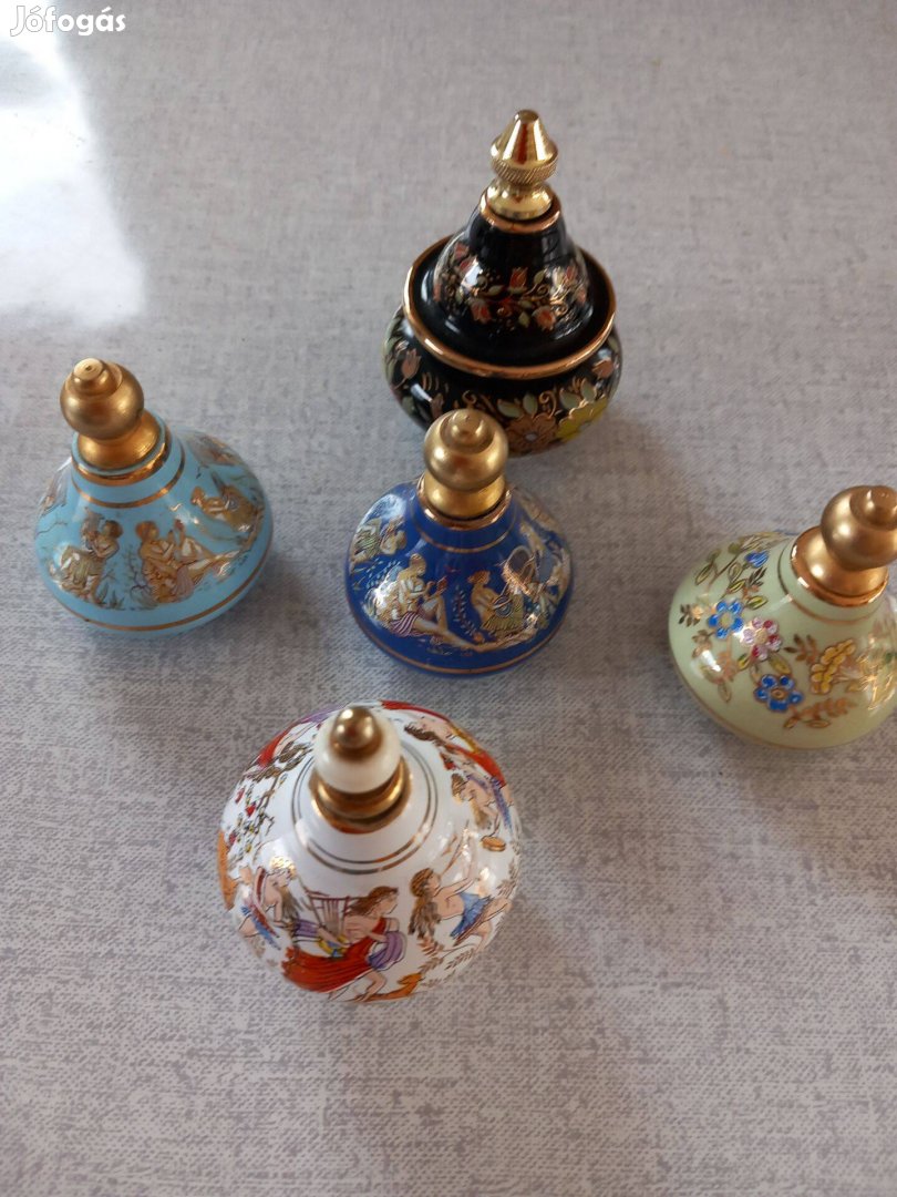 Régi különböző parfűmolaj vagy parfűm tartó porcelánból