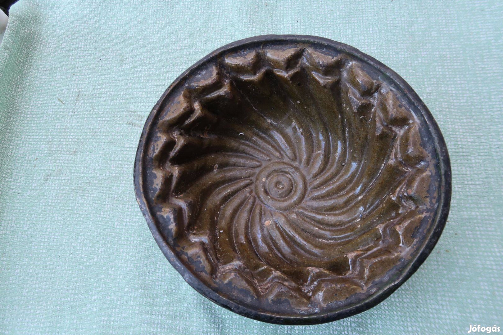 Régi mázas cserép kuglófsűtő-forma szép motivummal