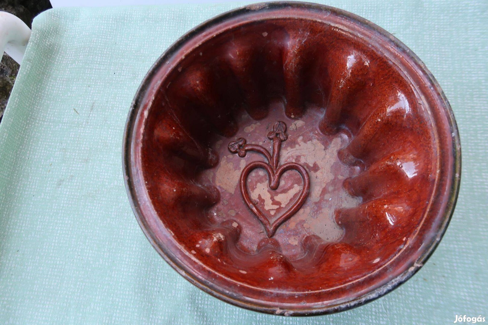 Régi mázas cserép kuglófsűtő szivmotivummal