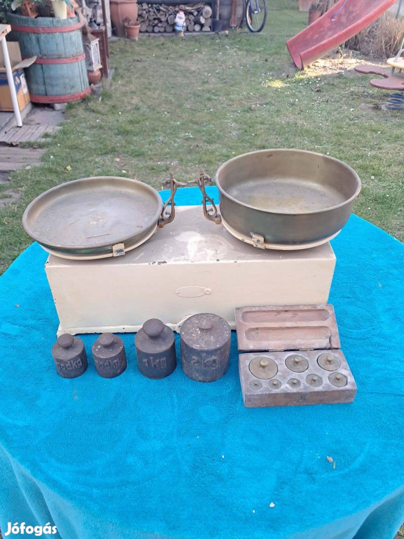 Régi mérleg, súlyokkal 13000 forintért eladó