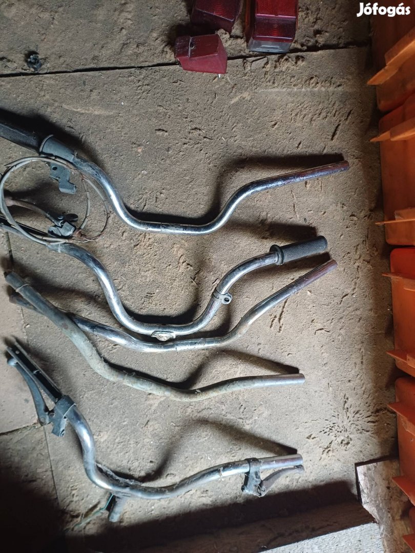 Régi motor kormány.