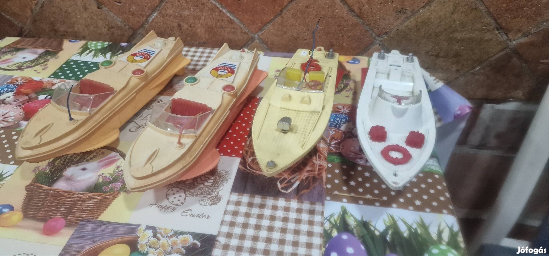 Régi műanyag játékok retro műanyag hajó elemes játék