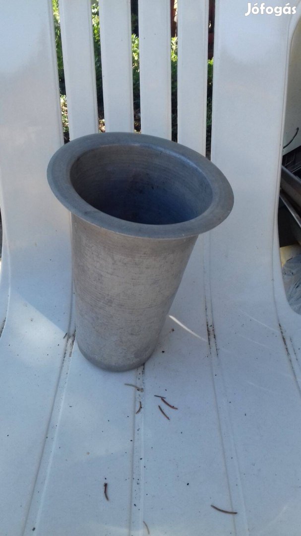 Régi nagy méretű aluminium váza