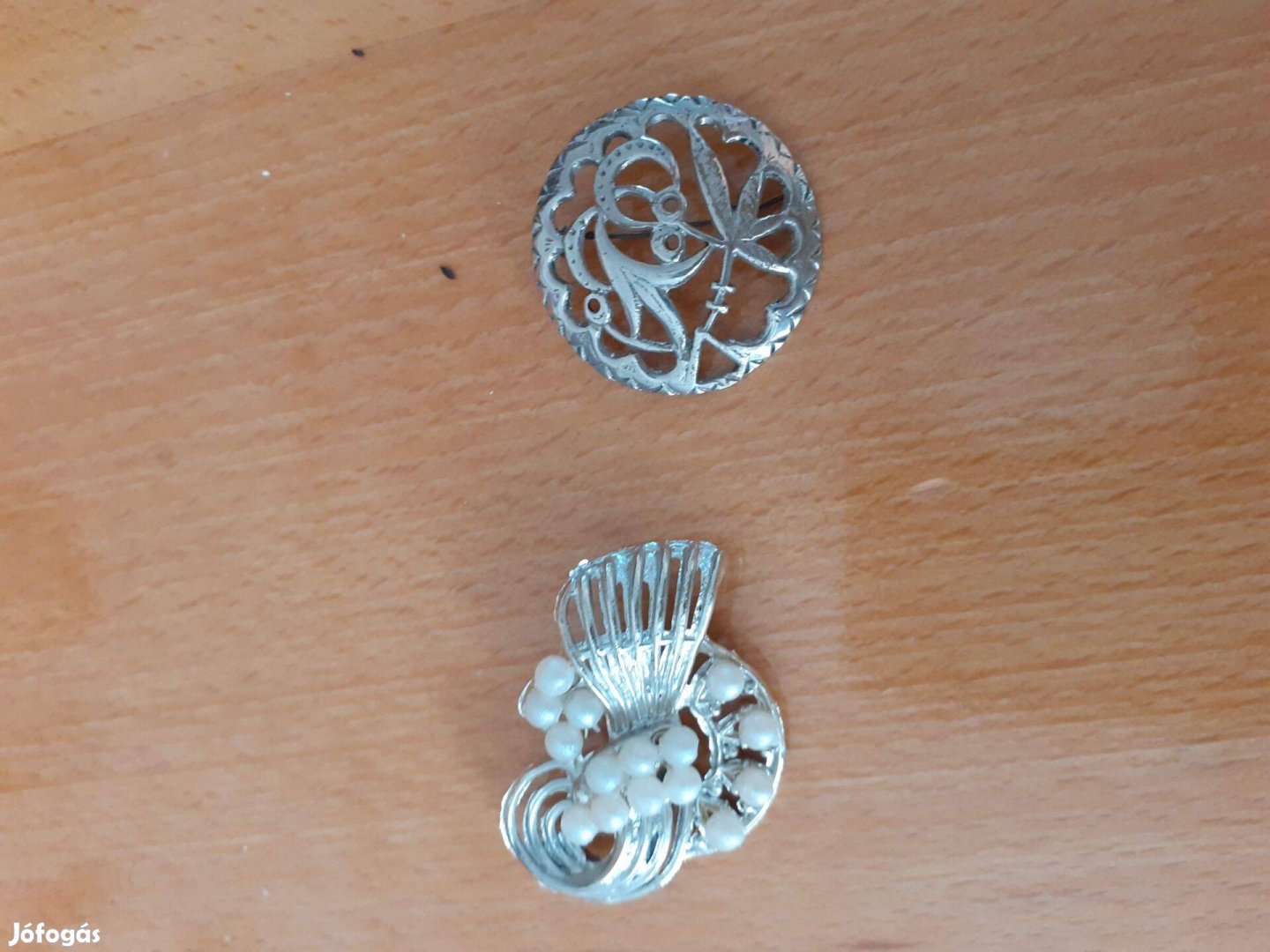 Régi nagyobb fém bross kitűző ötvös munka méret 5cm