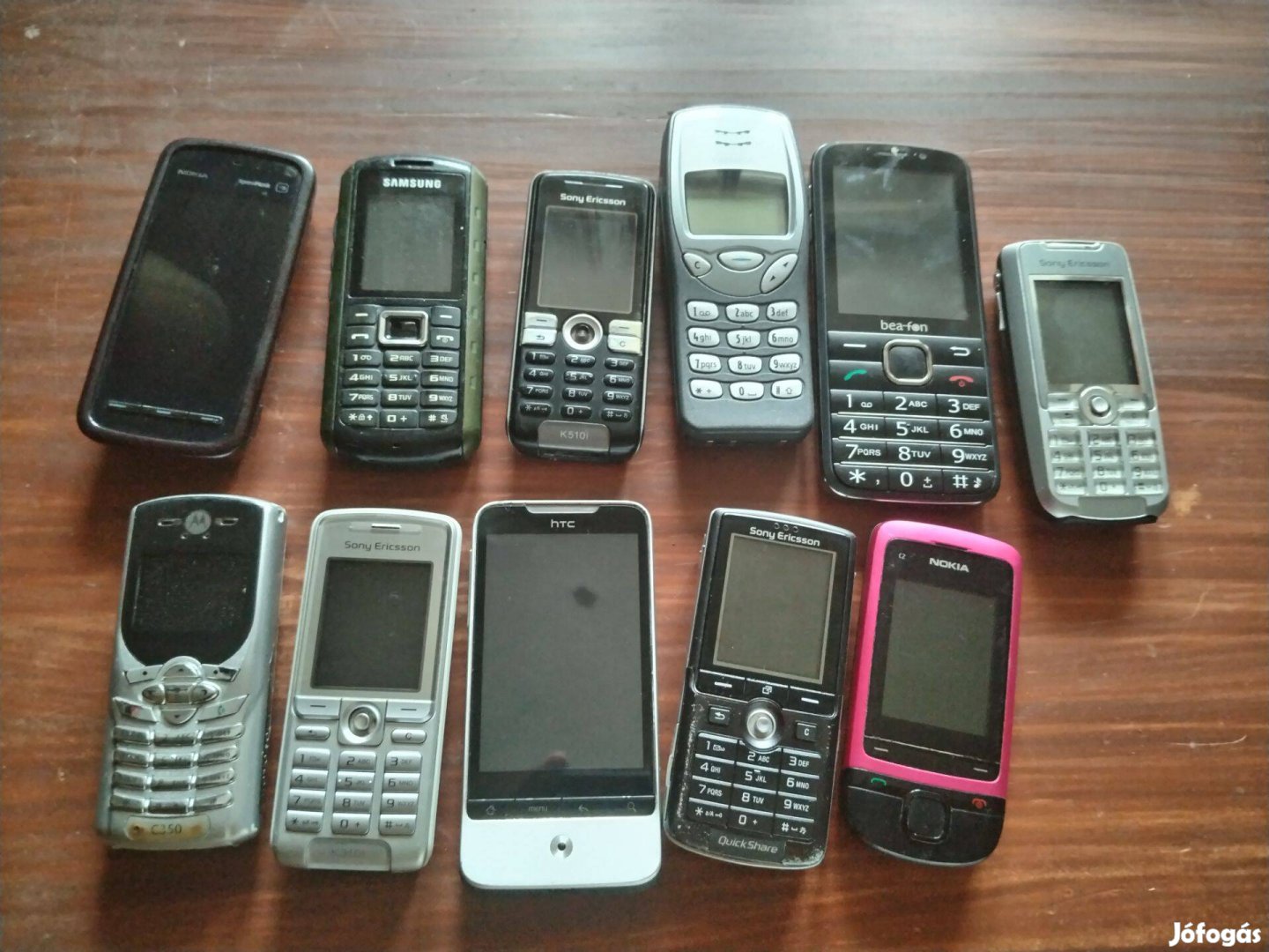 Régi nyomógombos mobiltelefonok