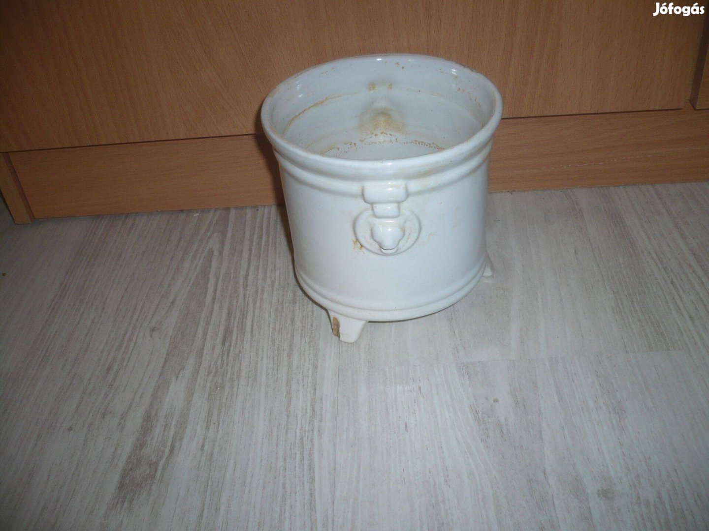 Régi oroszlánfejes porcelán kaspó