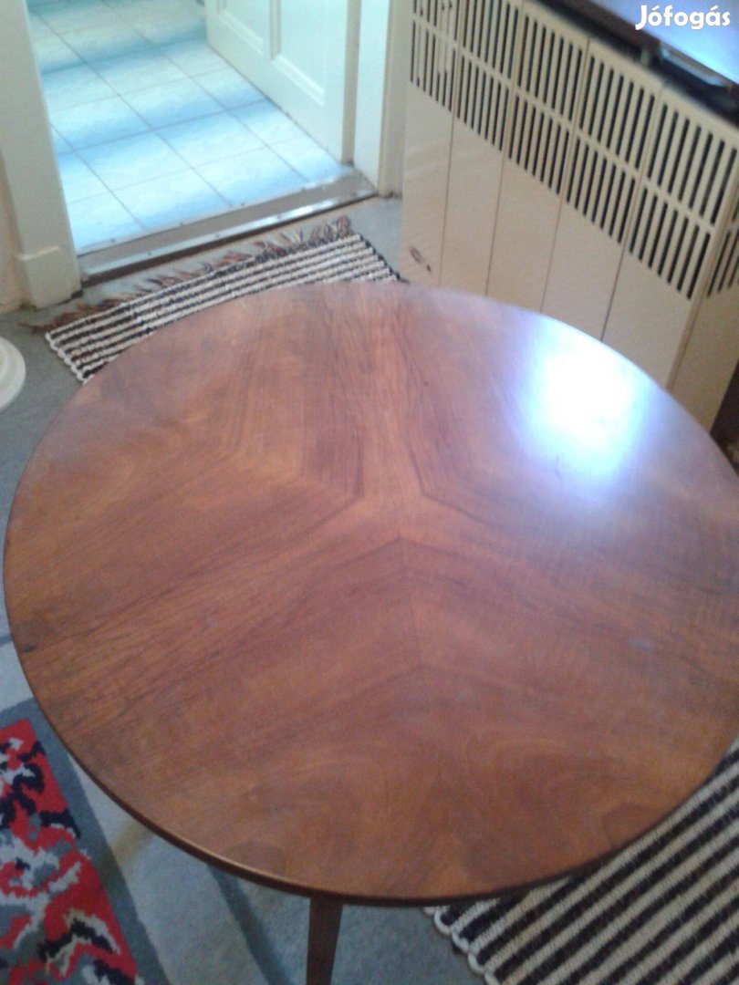 Régi restaurált kerek szalon asztal átm 60cm