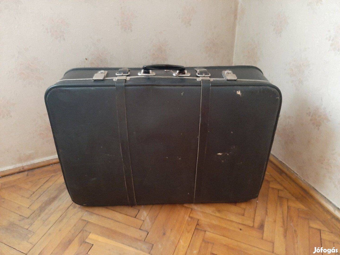 Régi retro bőrönd nagy fekete csatos bőrönd