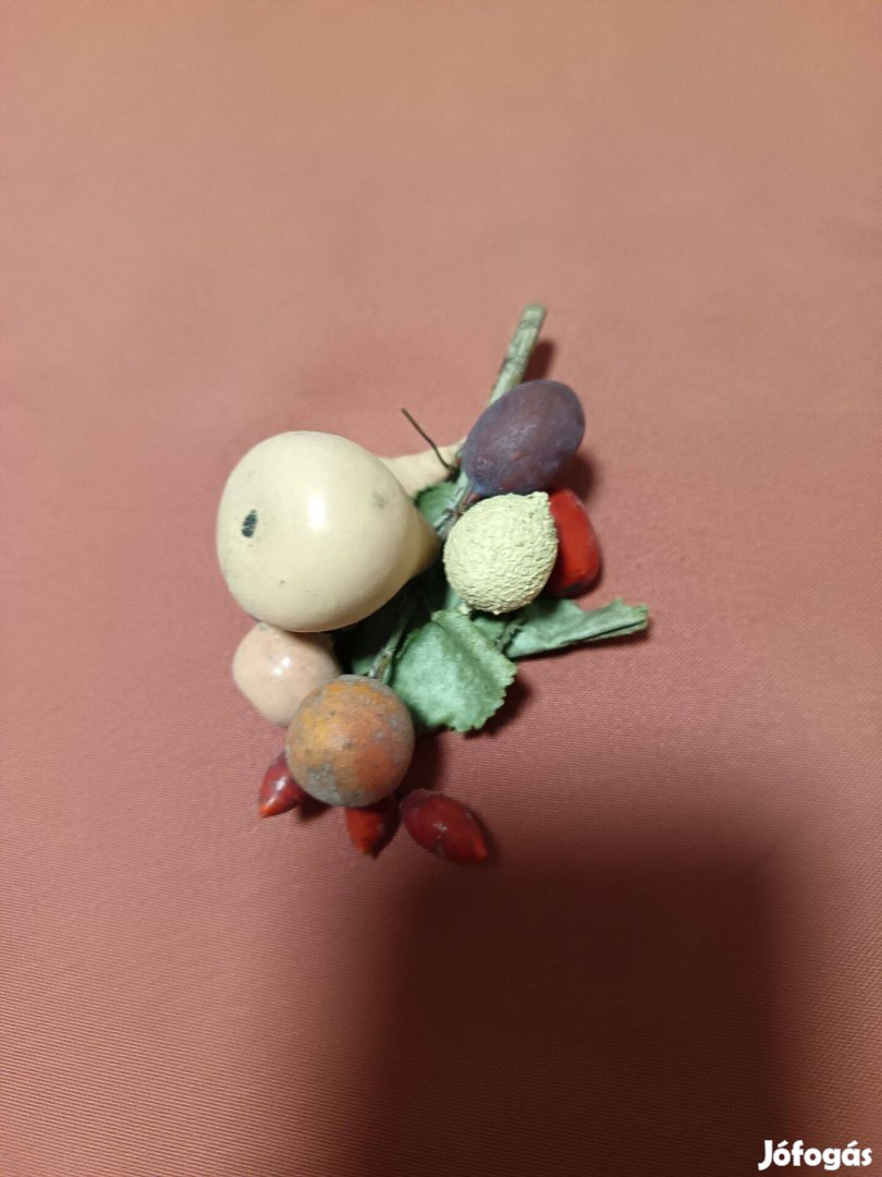 Régi retro dísz kitűző eladó !