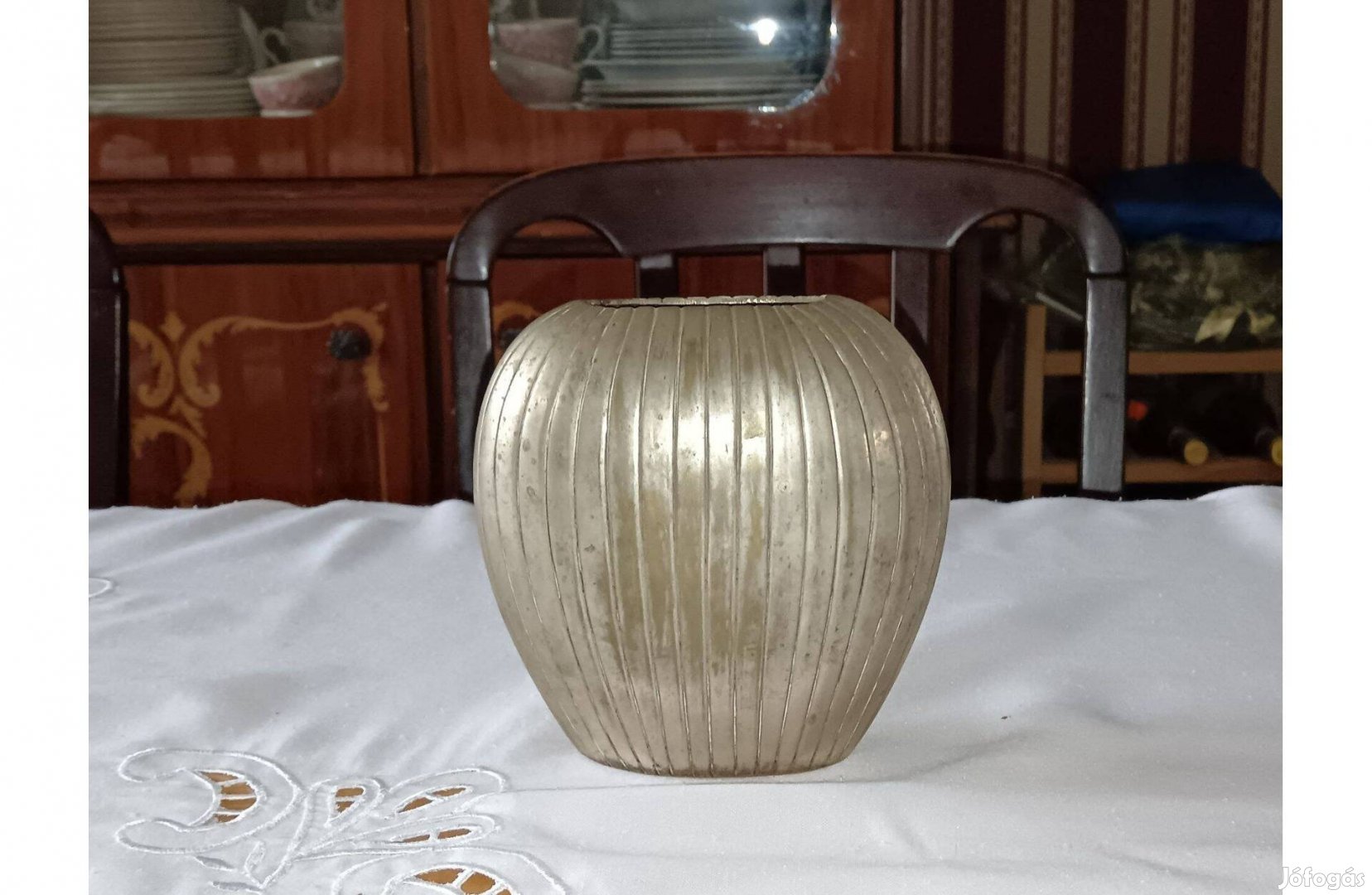 Régi retró ezüstözött fém iparművészeti formatervezett váza