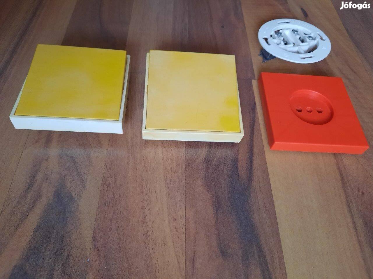 Régi retro kapcsoló konnektor fali dugalj villany