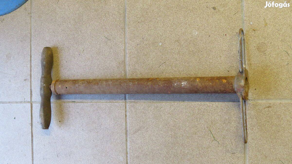 Régi retro motor autó kézi pumpa autopumpa