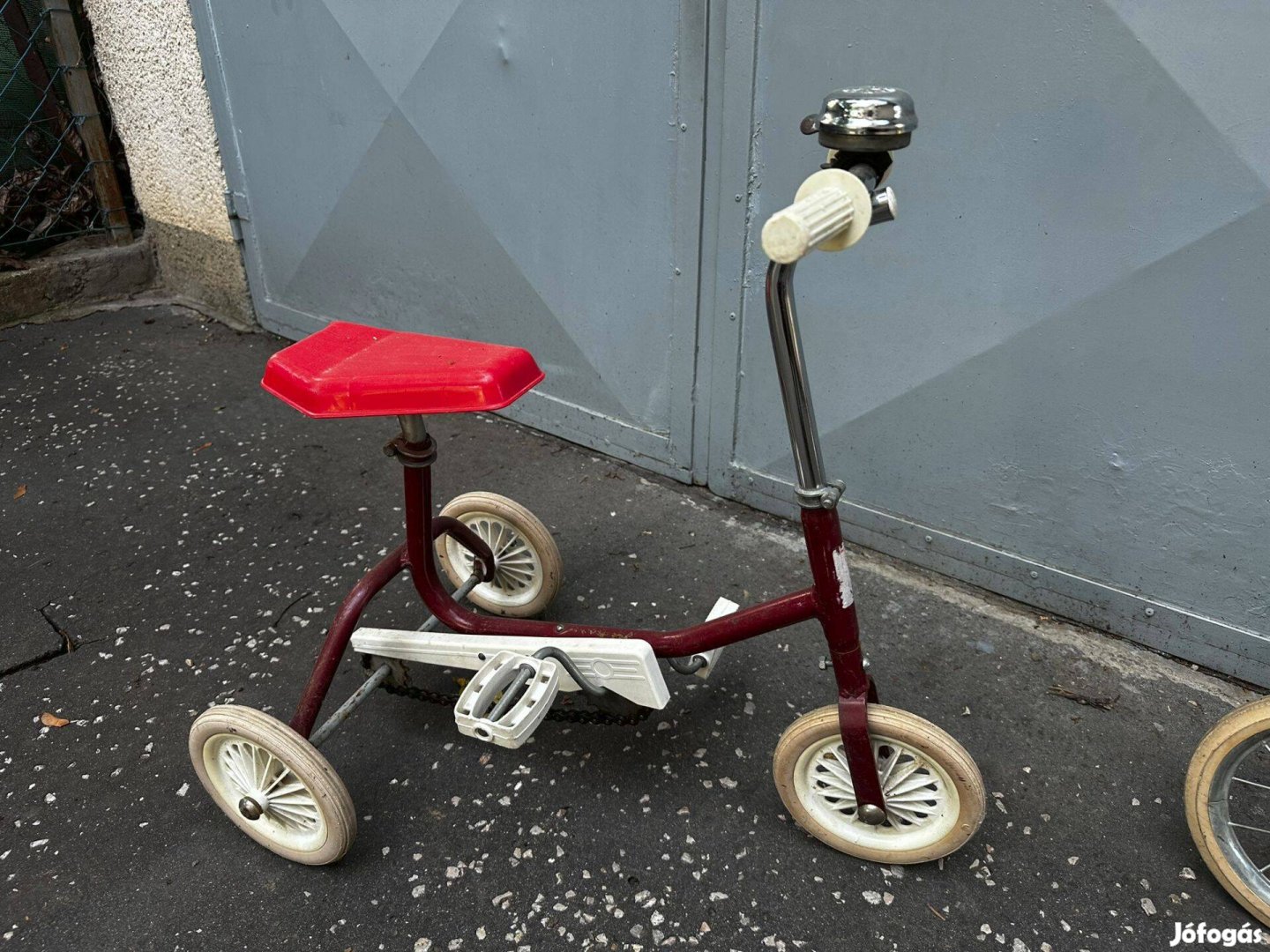 Régi retro roller és tricikli