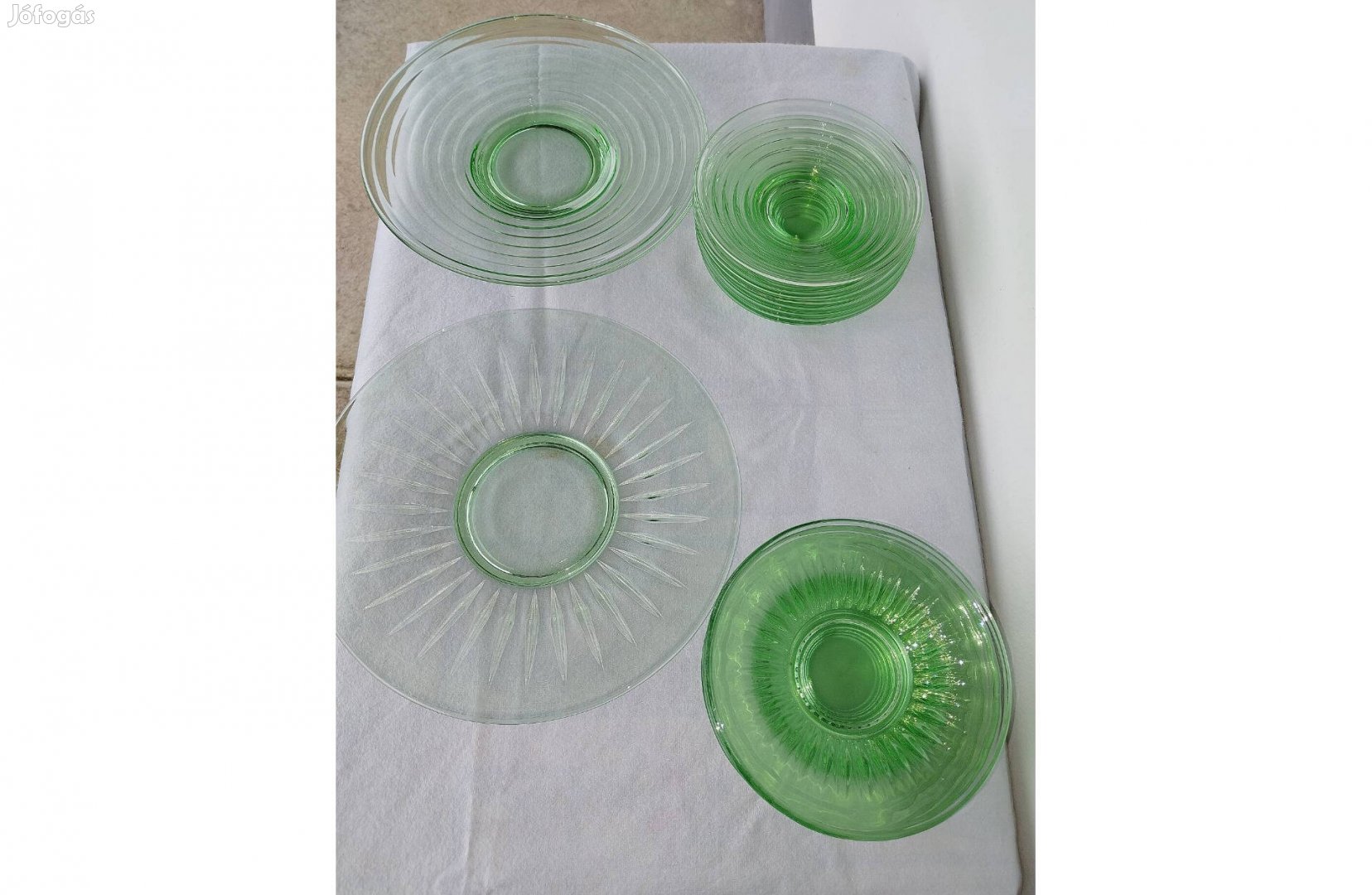 Régi retró szines üveg tányérok