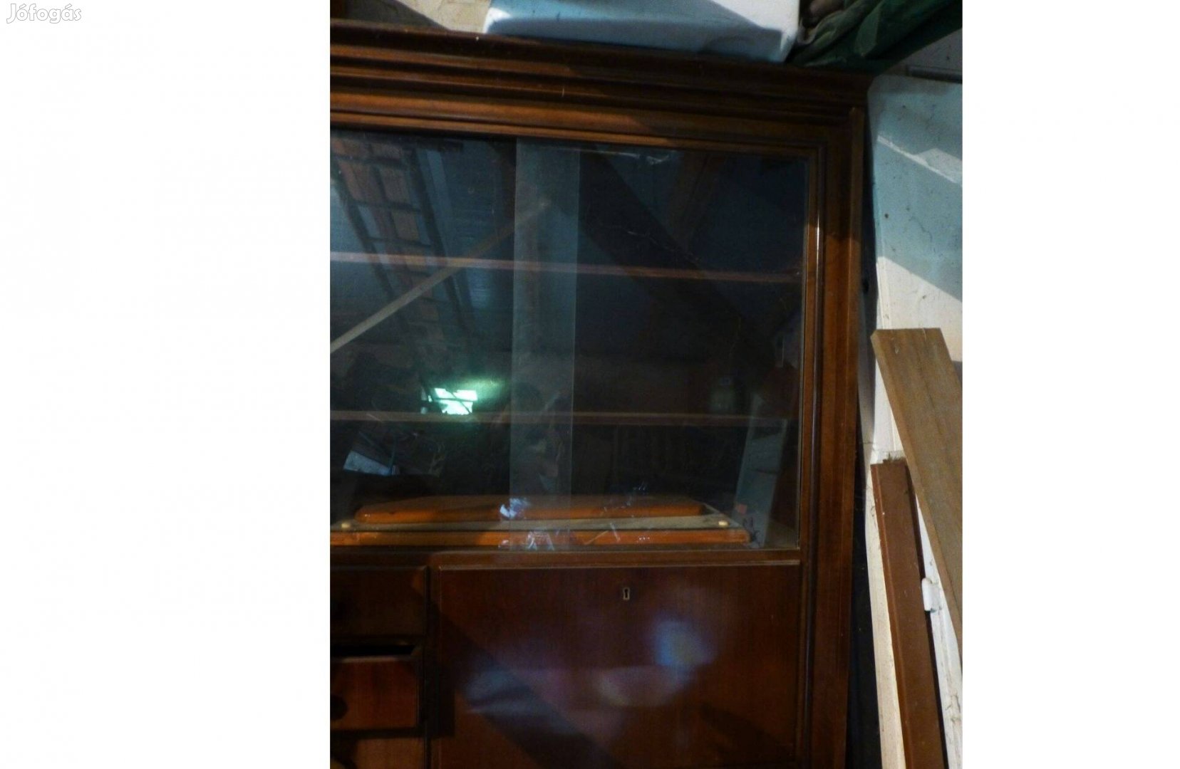 Régi sötétbarna, üvegezett, tömörfa, óriási beépített szekrény 1950