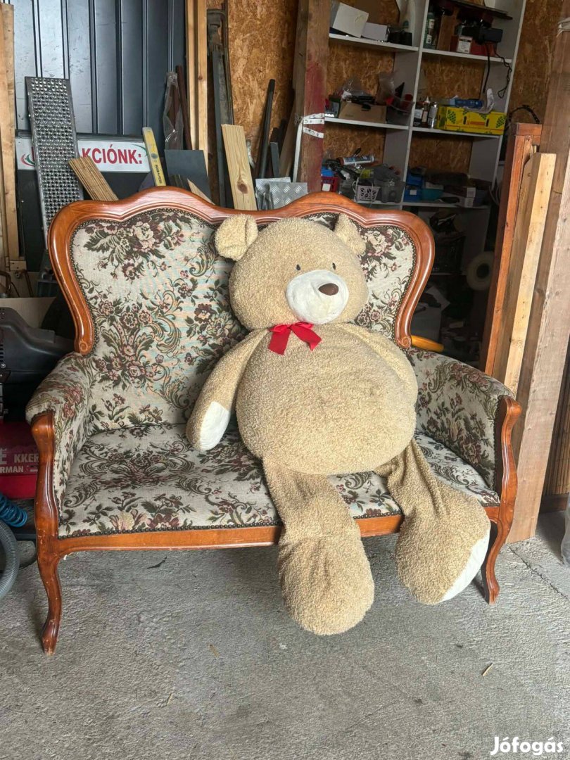 Régi stílusú barok bútor