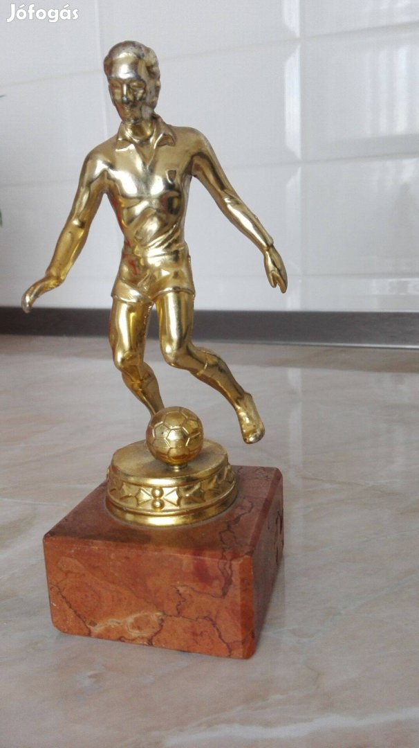 Régi szép Labdarúgó Foci díjj 16 cm magas