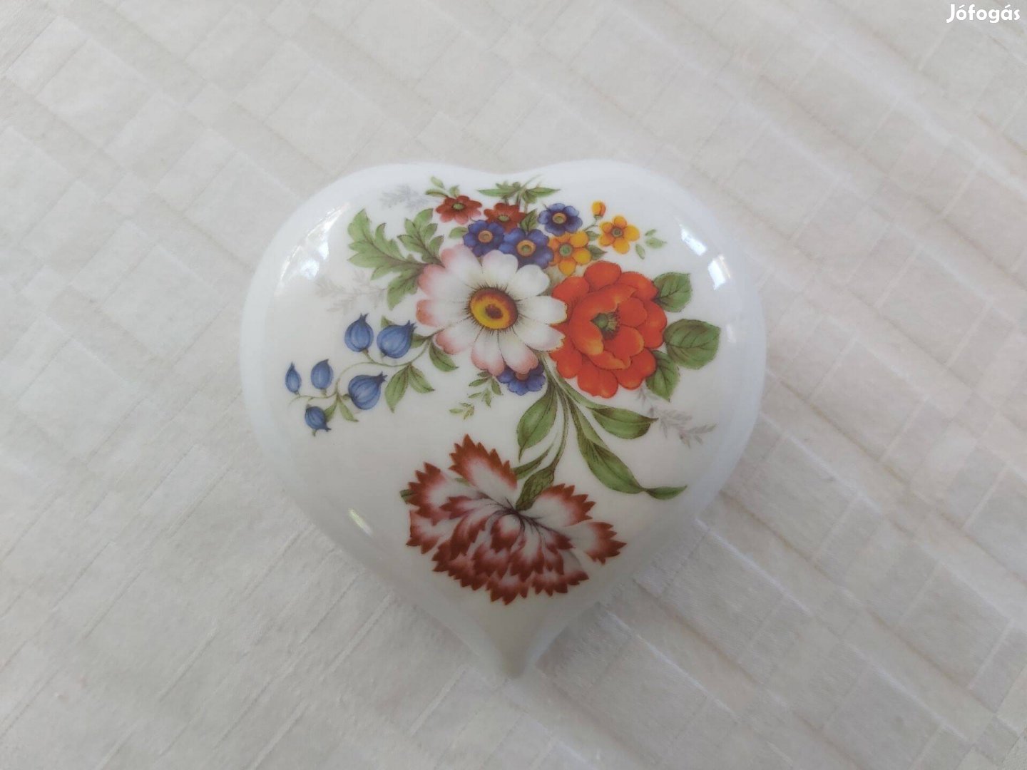 Régi szív alakú porcelán ékszertartó