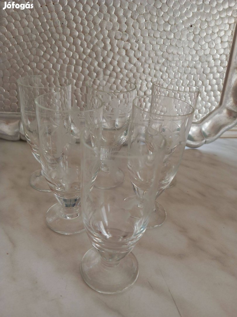 Régi talpas pálinkás üveg pohárkészlet 6 db csiszolt mintás