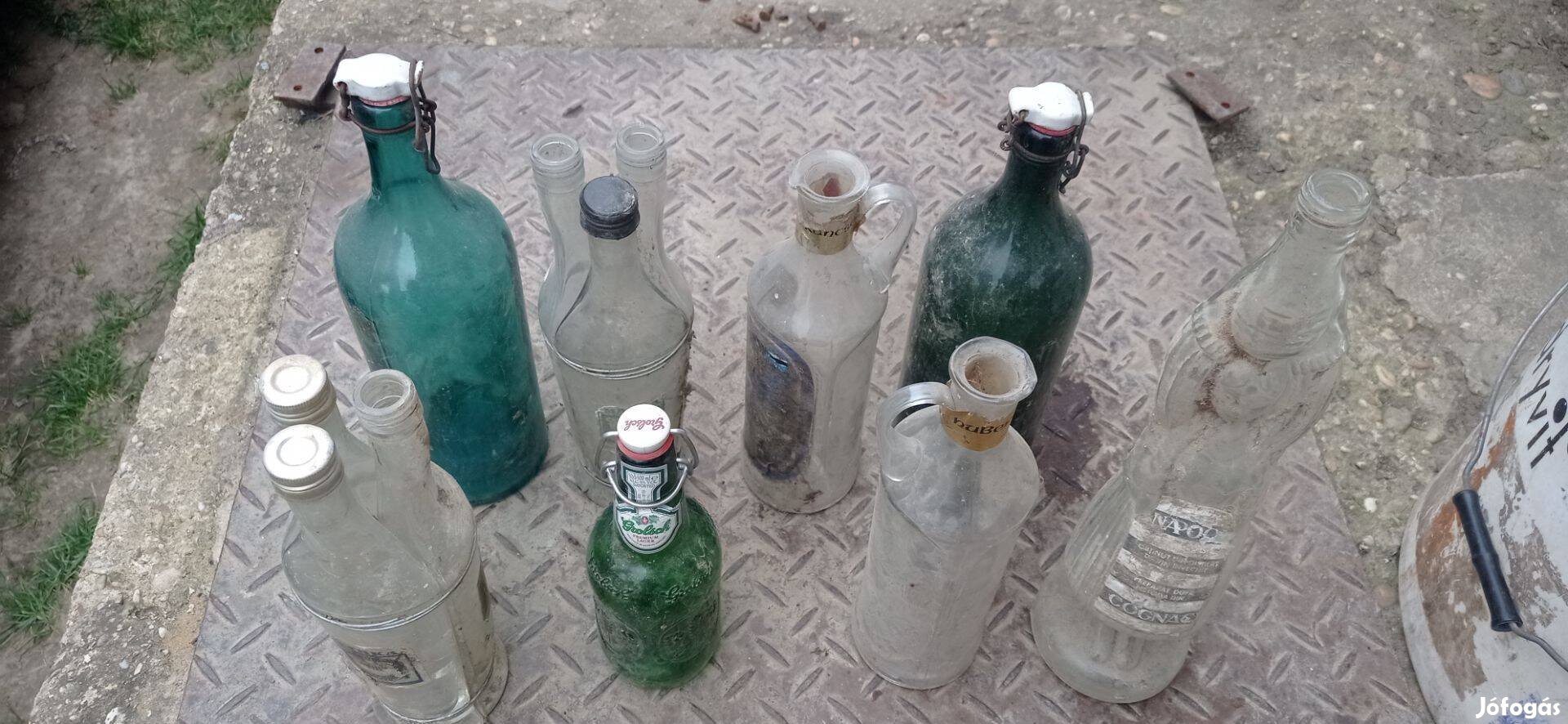 Régi üvegek csatos boros sörös retro palack antik