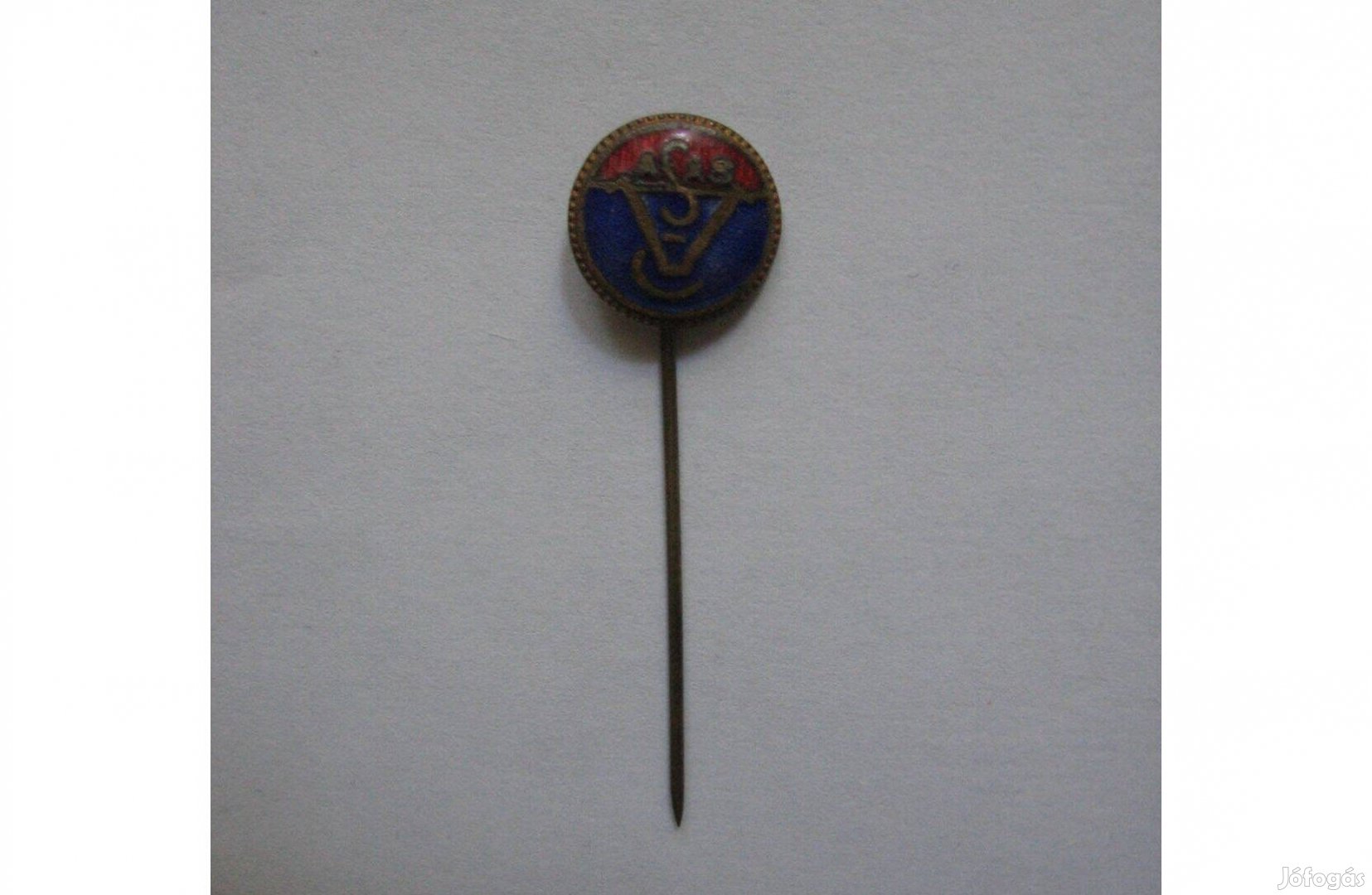 Régi vasas kitűző