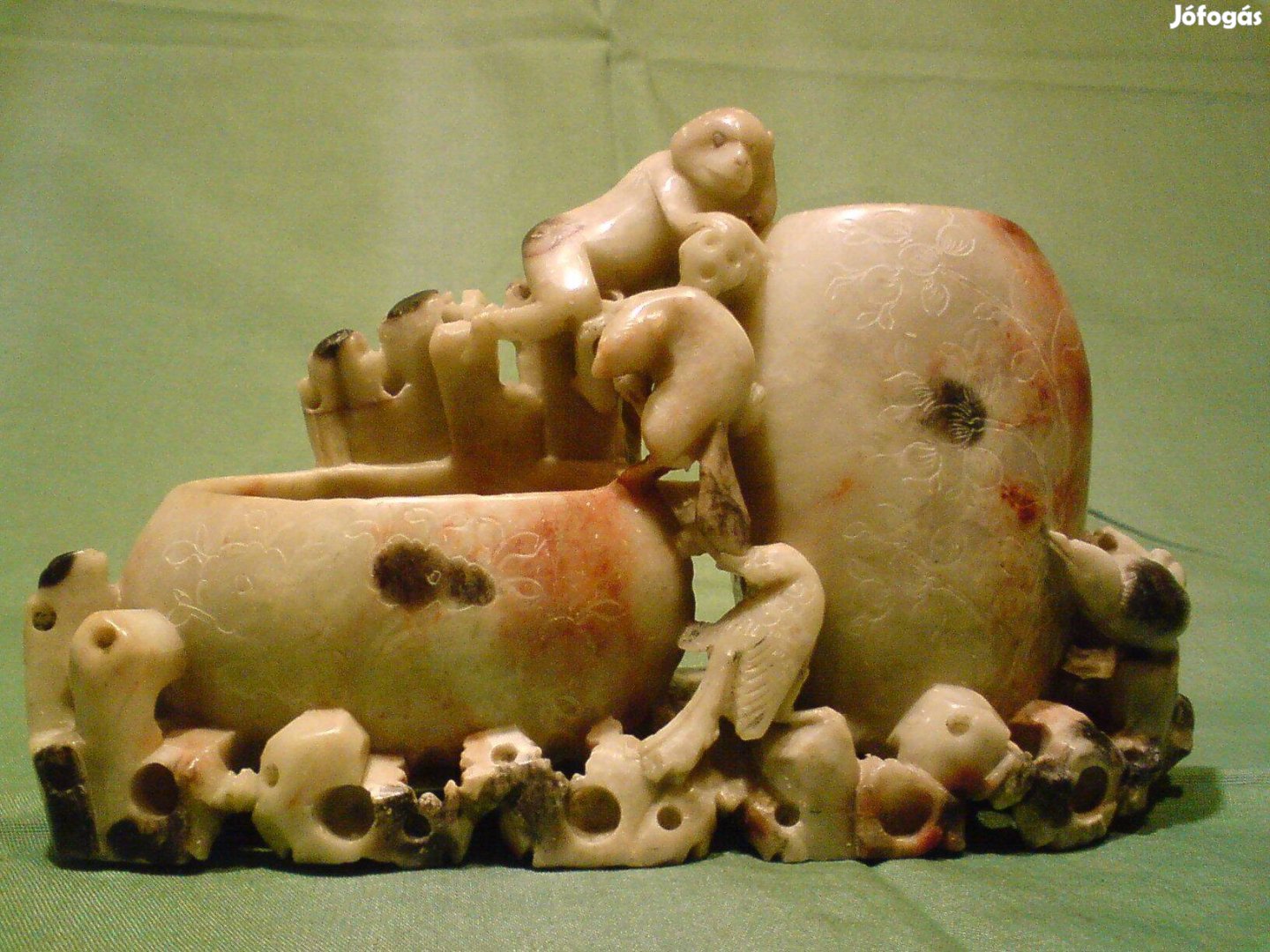 Régi világos faragott zsírkő szobor-tároló 21cm x 13cm x 5cm