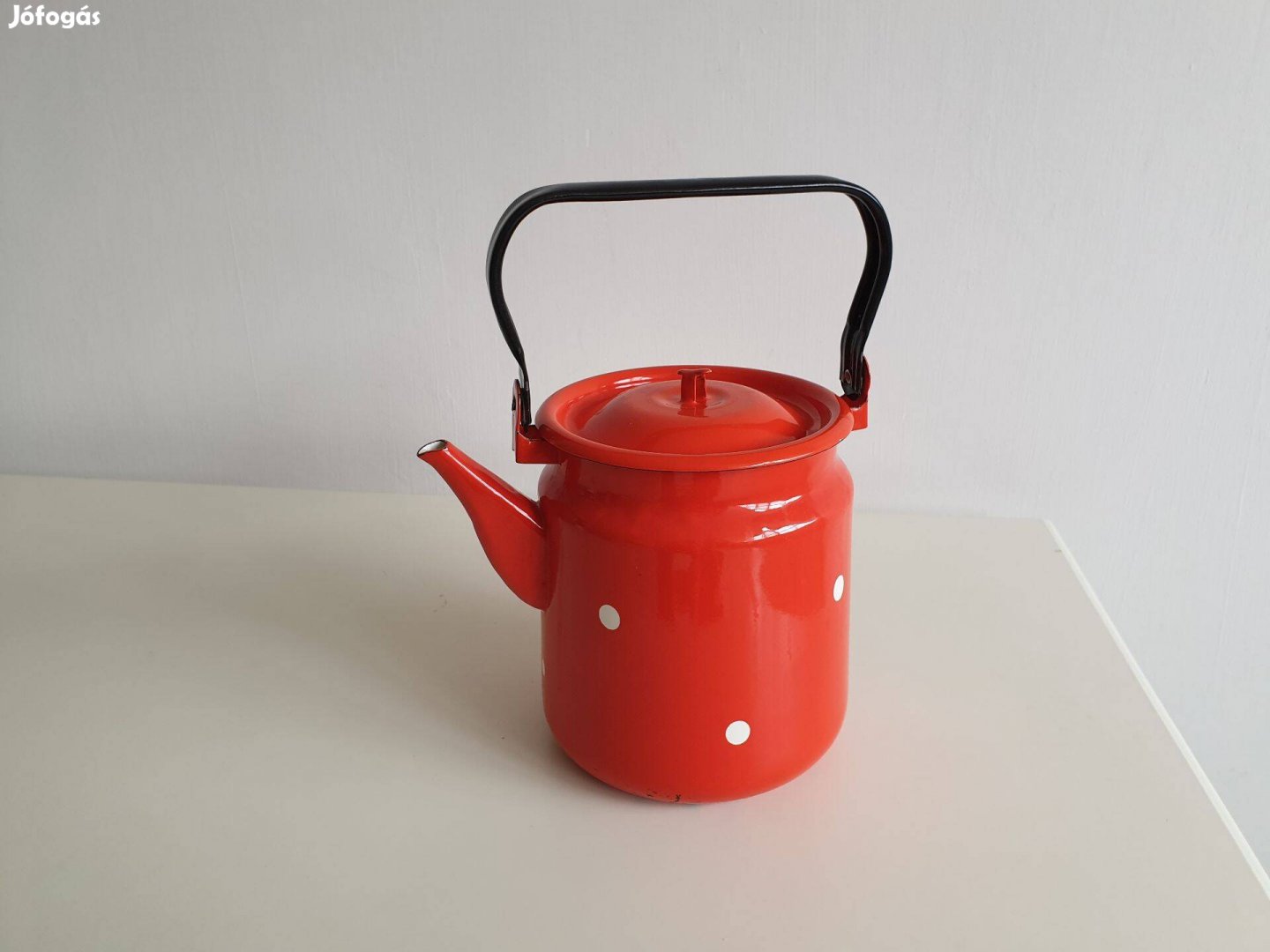 Régi vintage zománcos nagy méretű 3 L piros pöttyös teáskanna kanna